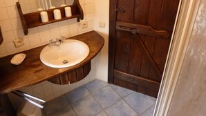 Cottage | Bathroom | Shower - Rustically Decorated Farm With Many Facilities (Waimes)