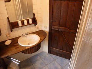 Cottage | Bathroom