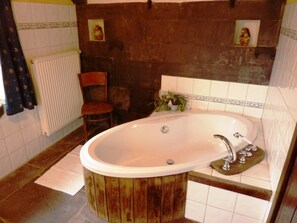 Cottage | Bathroom | Shower