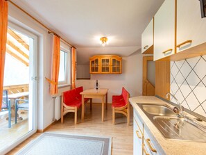 Apartment | Private kitchen - Mountain View Apartment in Strengen near Ski Bus (Strengen)