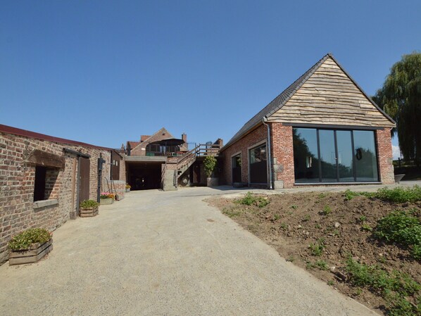 Exterior - Beautifully Renovated Farmhouse for Groups, With Indoor Pool and Sauna (Gooik)