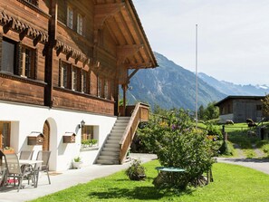 Exterior - Cozy Apartment in Meiringen With Mountain View (Schattenhalb)