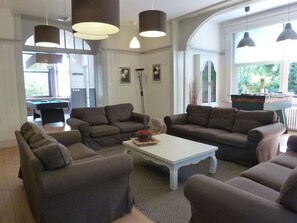 Living room - Luxury Mansion in Hastière-par-delà With Swimming Pool (Hastiere)