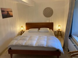 4 habitaciones, muebles diferentes y ropa de cama 