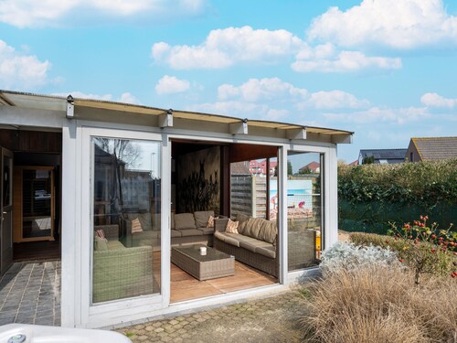 Splendid Villa in Middelkerke with Sauna, Hot Tub, Terrace