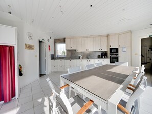 Villa | Cocina privada | Trona infantil