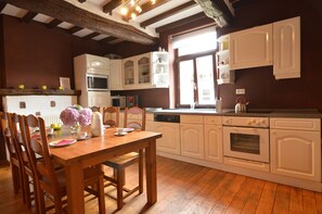 House | Dapur peribadi | Kerusi tinggi