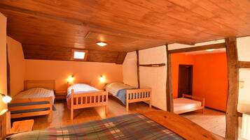 Nhà | 6 phòng ngủ, trang bị nội thất với thiết kế riêng biệt, bộ trải giường