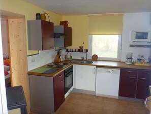 Private kitchen - Serene Holiday Home in Niendorf With Garden and Parking (Boiensdorf)