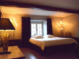 House | 3 bedrooms, individually furnished, bed sheets