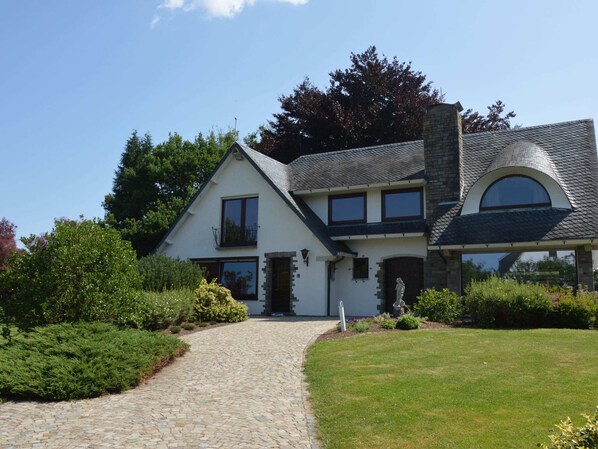Villa | Exterior - Elegant Villa in Stavelot With Fitness and Playroom and an Incredible Garden (Stavelot)