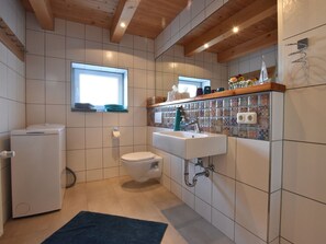 Ferienhaus | Badezimmer | Dusche, Haartrockner, Handtücher