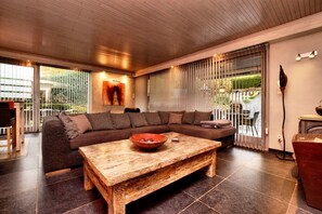 Fireplace - Luxurious Holiday Home with Hot Tub & Sauna in Houffalize (Houffalize)