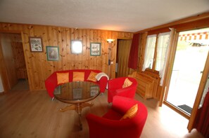 Living room - Chalet in Lenk Near Simmen Falls (Lenk)
