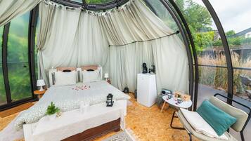 4 bedrooms, individually furnished, bed sheets