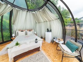 4 habitaciones, muebles diferentes y ropa de cama 