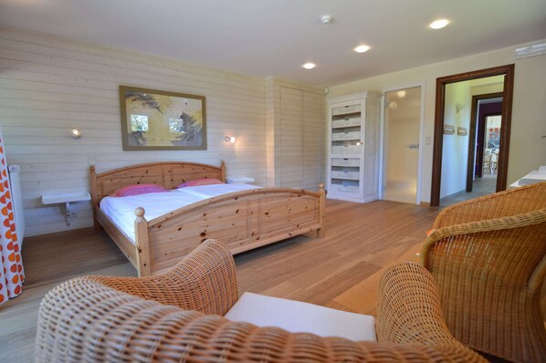 Casa | 7 habitaciones, muebles diferentes y ropa de cama 