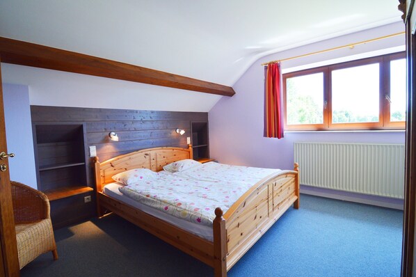 House | 7 bedrooms, individually furnished, bed sheets