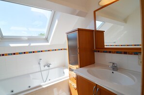 House | Bathroom | Shower - Luxury Stay With Sauna (Waimes)