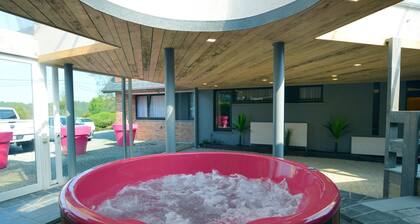 Superb House for Family Group with Swimming Pool, Sauna, Hot Tub, Billiards