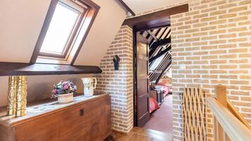 House | 3 bedrooms, individually furnished, bed sheets