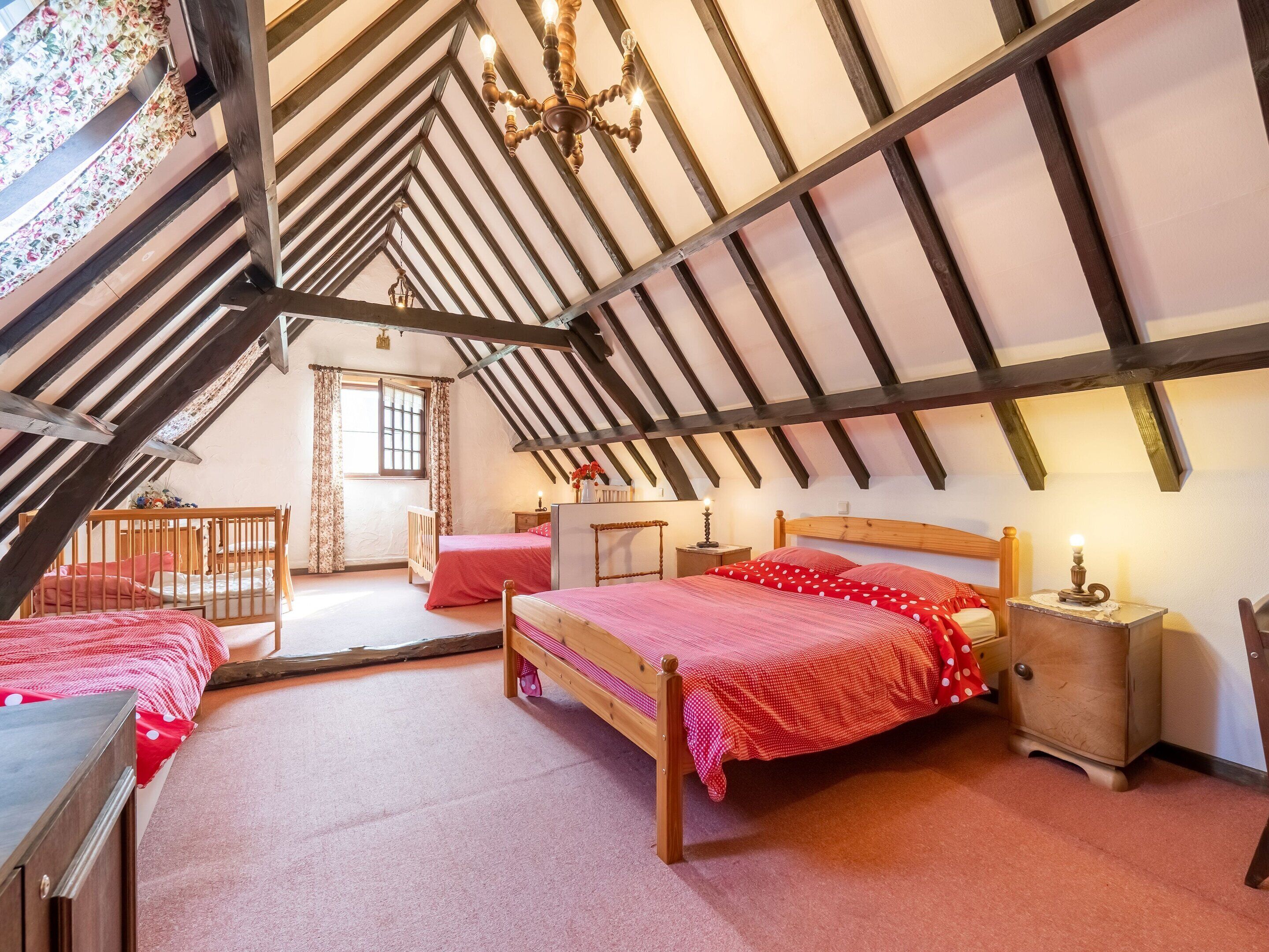 House | 3 bedrooms, individually furnished, bed sheets