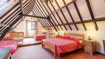 House | 3 bedrooms, individually furnished, bed sheets