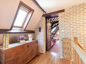 House | 3 bedrooms, individually furnished, bed sheets