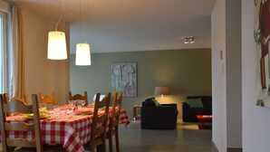 Dining - Cozy Holiday Home in Wintam near Dam (Bornem)