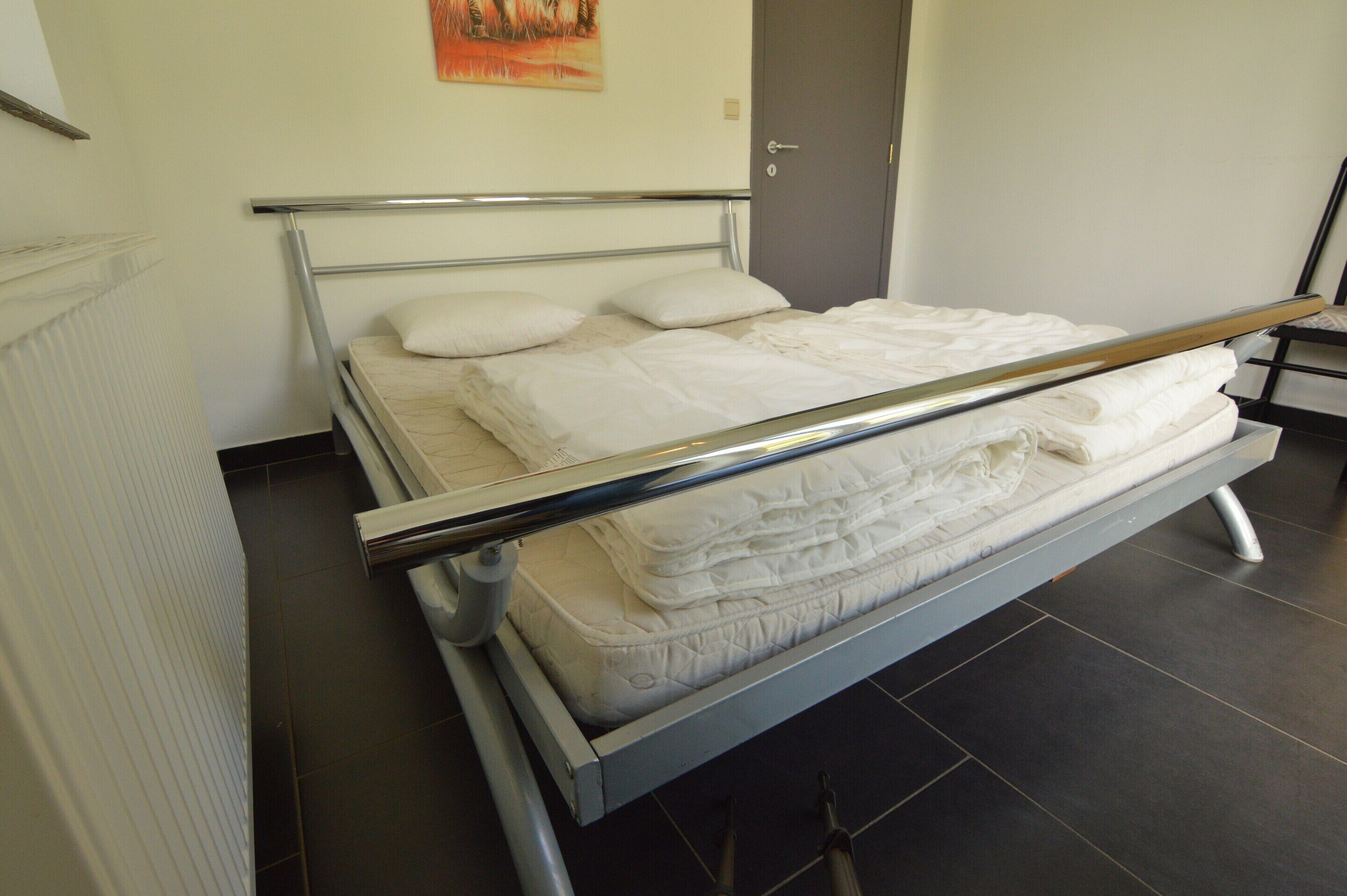 Casa | 9 quartos, individualmente mobiliados, roupa de cama