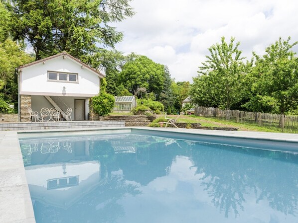 Outdoor pool - Gorgeous Villa on an Estate With Beautiful Garden, Swimming Pool and Pool House With Sauna (Ronse)