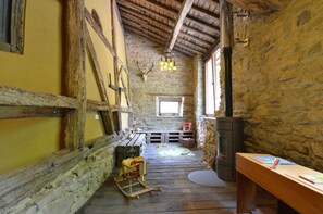 House | Game room - Holiday Home in Odeigne With Sauna (Manhay)