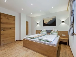 Apartment | 2 bedrooms, cribs/infant beds