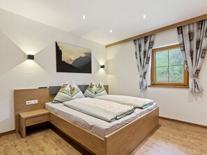 Apartment | 2 bedrooms, cribs/infant beds