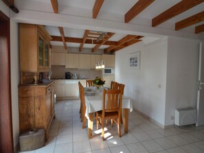House | Private kitchen | High chair - Gezellig Vissershuis (De Haan)