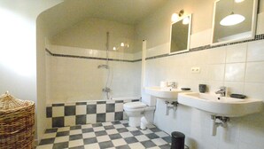 Villa | Bathroom - Spacious Villa in Houyet Ardennes With Sauna (Houyet)