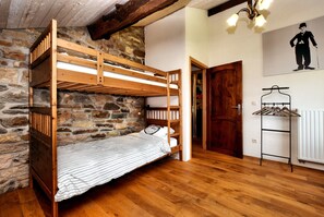 Casa | 4 quartos, individualmente mobiliados