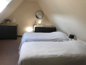 Huis | 2 slaapkamers, individueel gemeubileerd, een strijkplank/strijkijzer