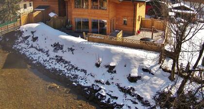Vintage Chalet with Sauna & Hot Tub in Kaprun