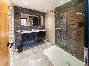 Villa | Bathroom