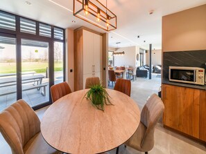 Villa | Dining
