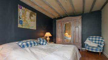 House | 3 bedrooms, individually furnished, bed sheets