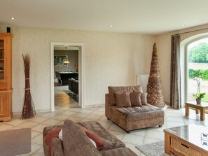 Villa | Woonkamer | Een dvd-speler