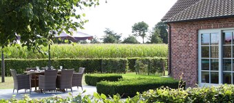 Peer Villa With Garden