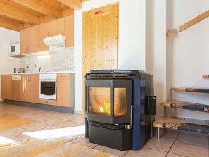 Microwave, stovetop, dishwasher, coffee/tea maker - Beautiful Holiday Home in Weinebene With Sauna (Frantschach-Sankt Gertraud)