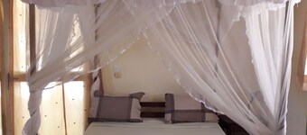 Large apartment equipped and air conditioned in the heart of the city and nature