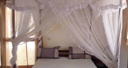 Large apartment equipped and air conditioned in the heart of the city and nature