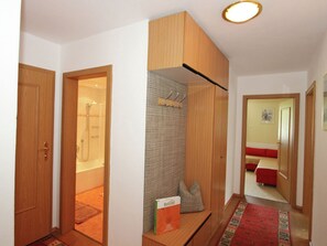 1 Schlafzimmer, individuell eingerichtet, Bettwäsche