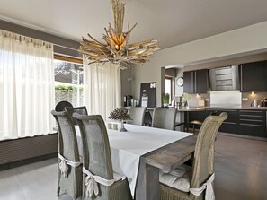 Dining - Plush Villa in Westende with Hot Tub, Terrace, Sauna (Middelkerke)