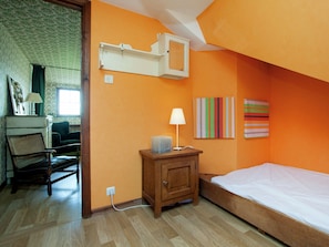 House | 4 bedrooms, individually furnished, bed sheets